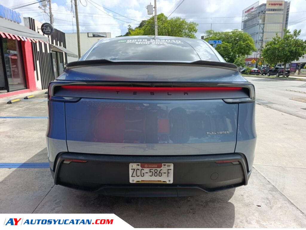Tesla Model Y 2025