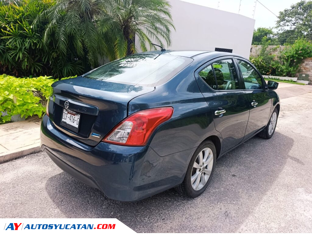Nissan Versa Advance Automático 2015