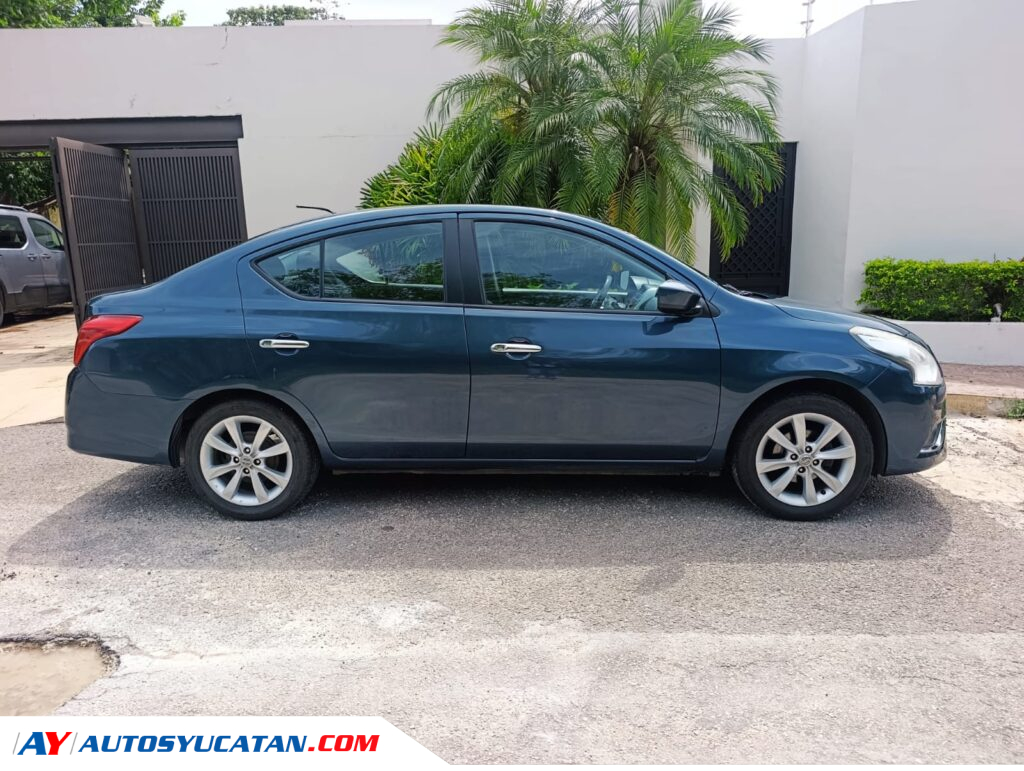 Nissan Versa Advance Automático 2015