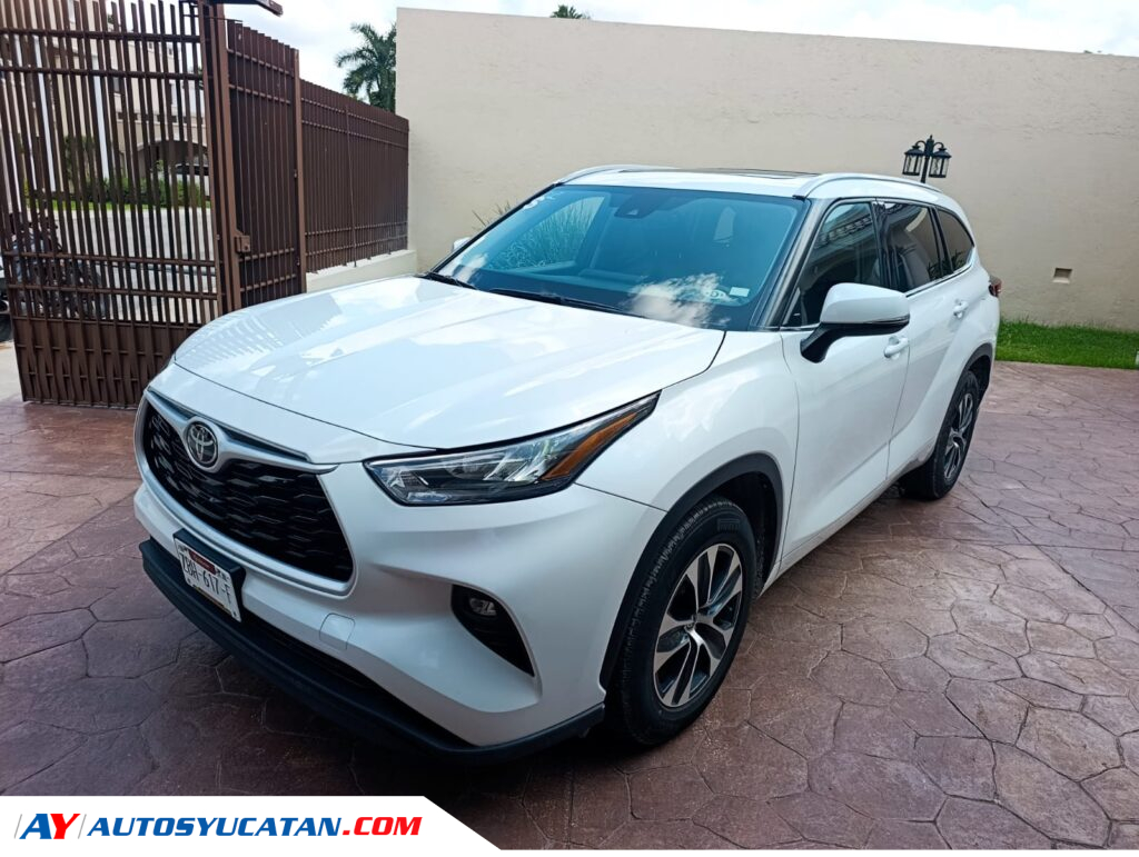 Toyota Highlander XLE 2022