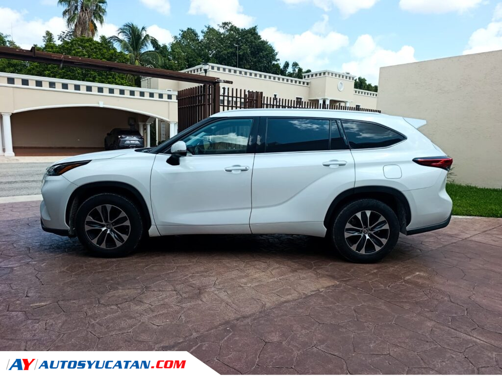 Toyota Highlander XLE 2022