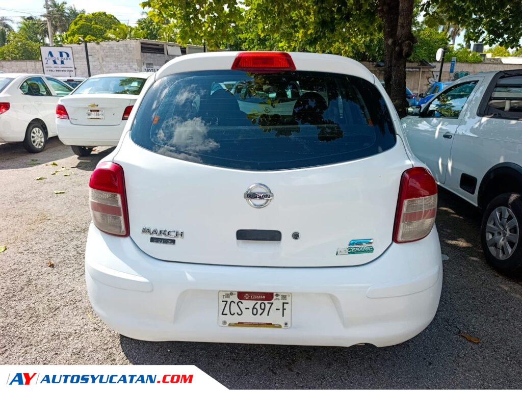 Nissan March 2016