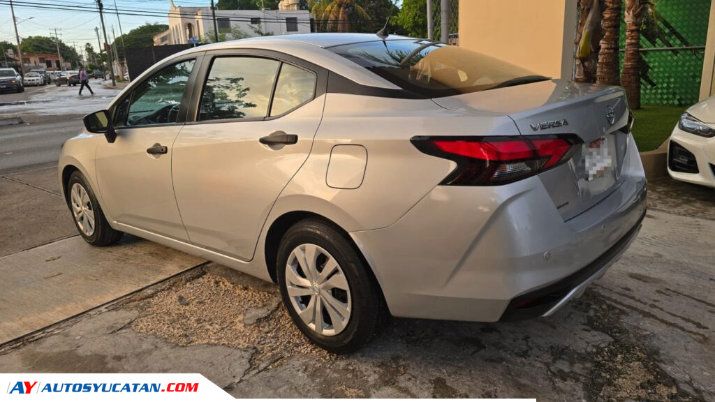 Nissan Versa Aut 2024