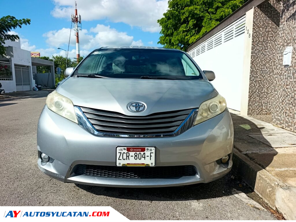 Toyota Sienna XLE 2014
