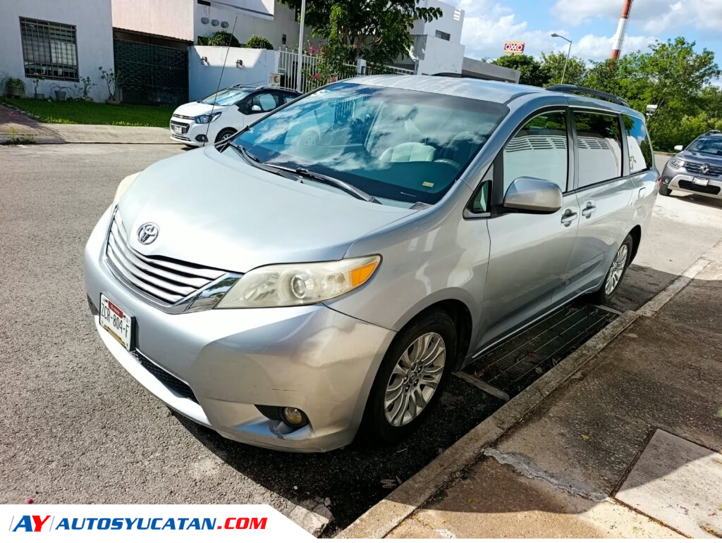 Toyota Sienna XLE 2014