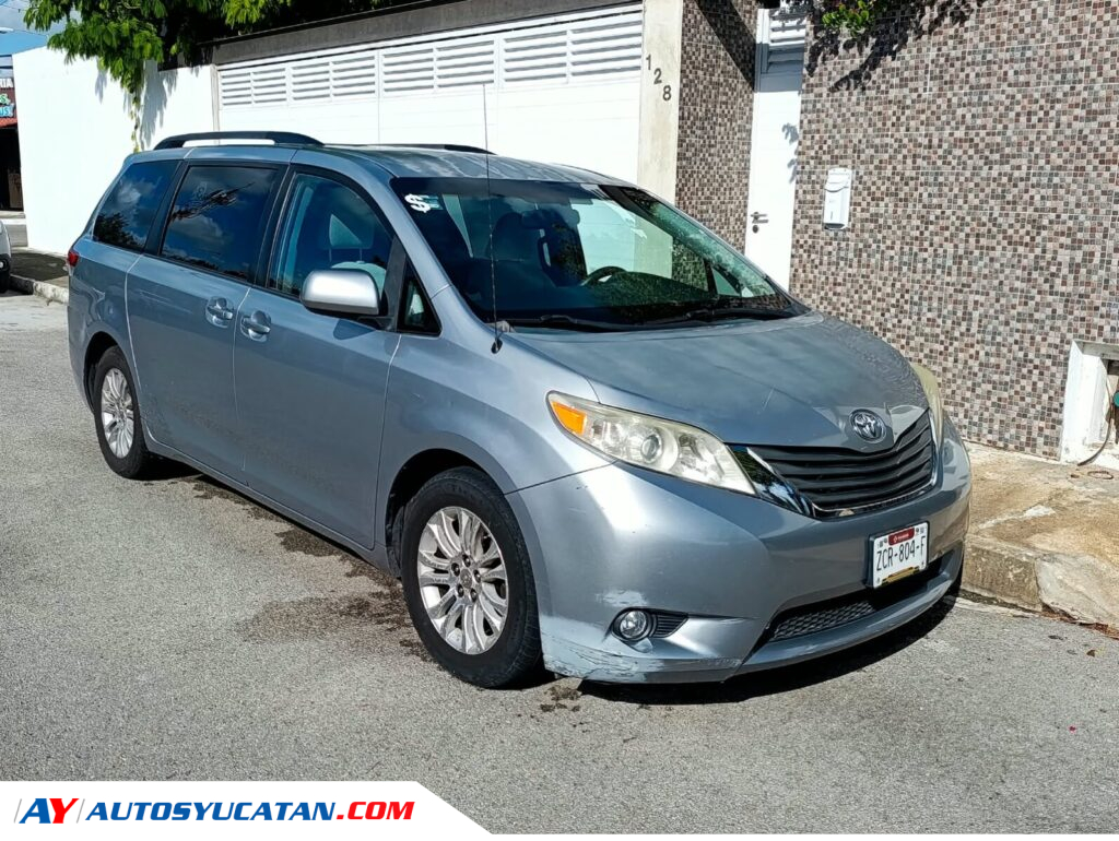 Toyota Sienna XLE 2014