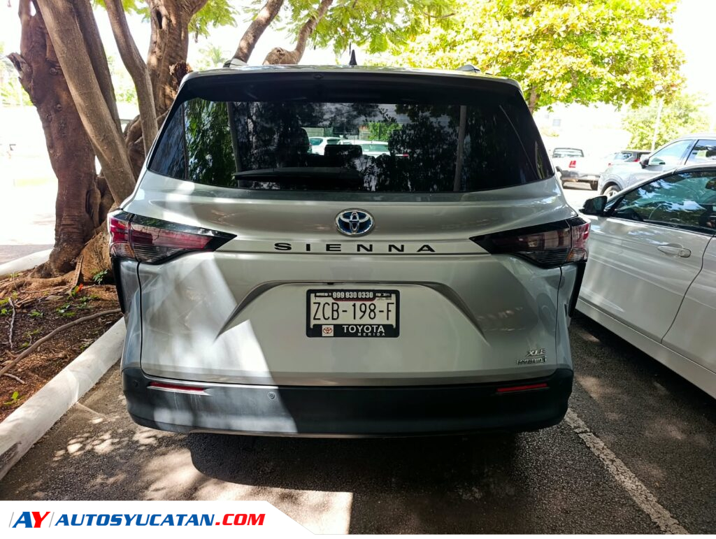 Toyota Sienna XLE 2023