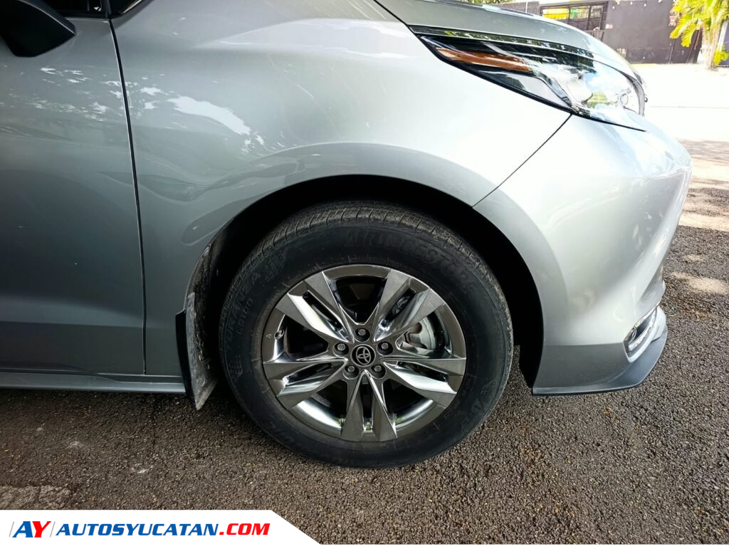 Toyota Sienna XLE 2023