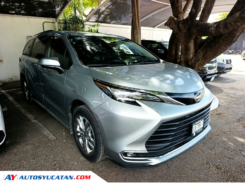 Toyota Sienna XLE 2023