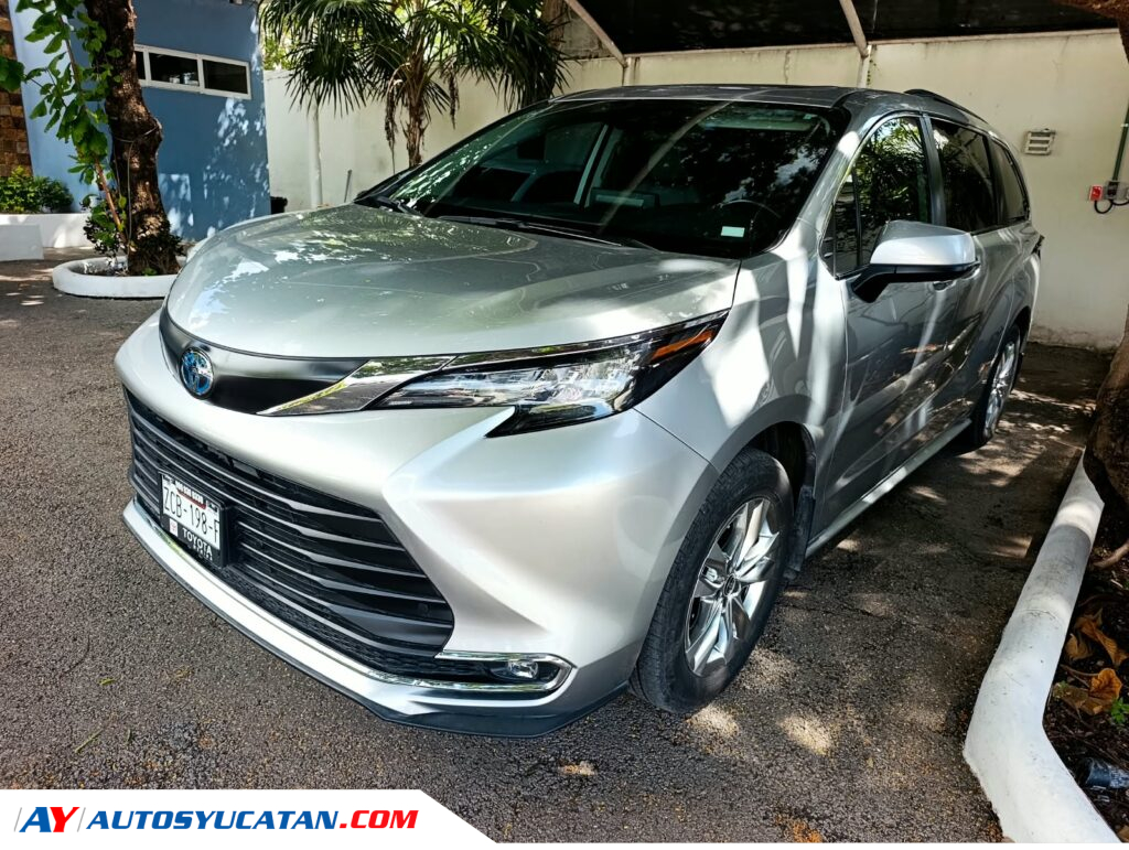 Toyota Sienna XLE 2023