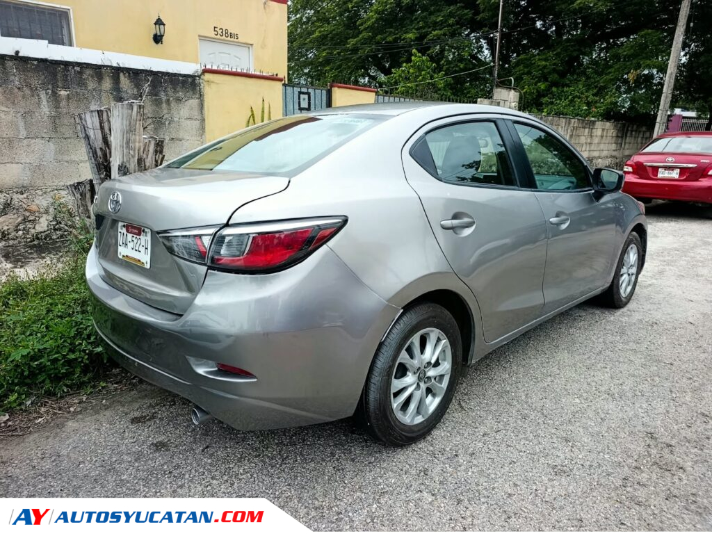 Toyota Yaris STD 2016