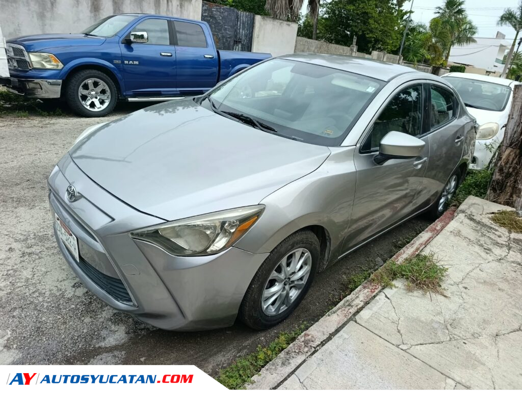 Toyota Yaris STD 2016