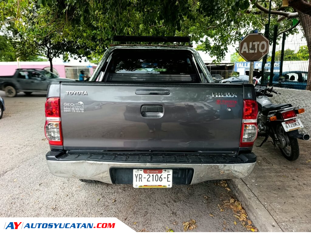 Toyota Hilux STD 2015
