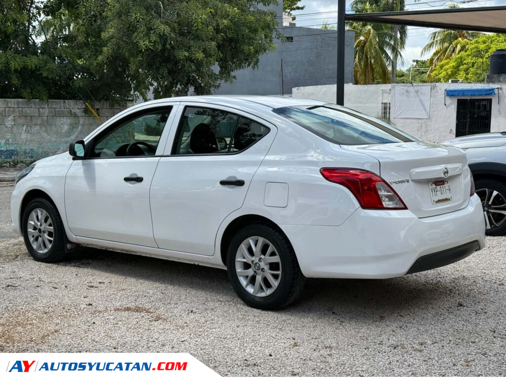 IMPECABLE NISSAN V DRIVE 2021 ESTANDAR