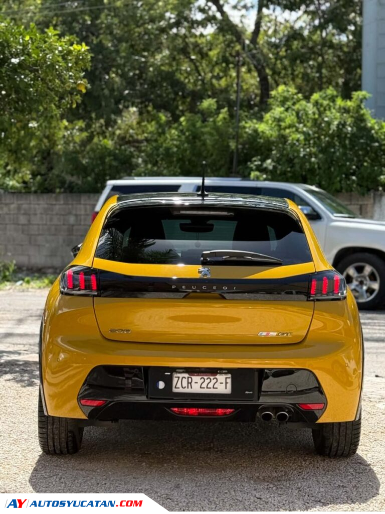 COMO NUEVO PEUGEOT 208 GT 2024
